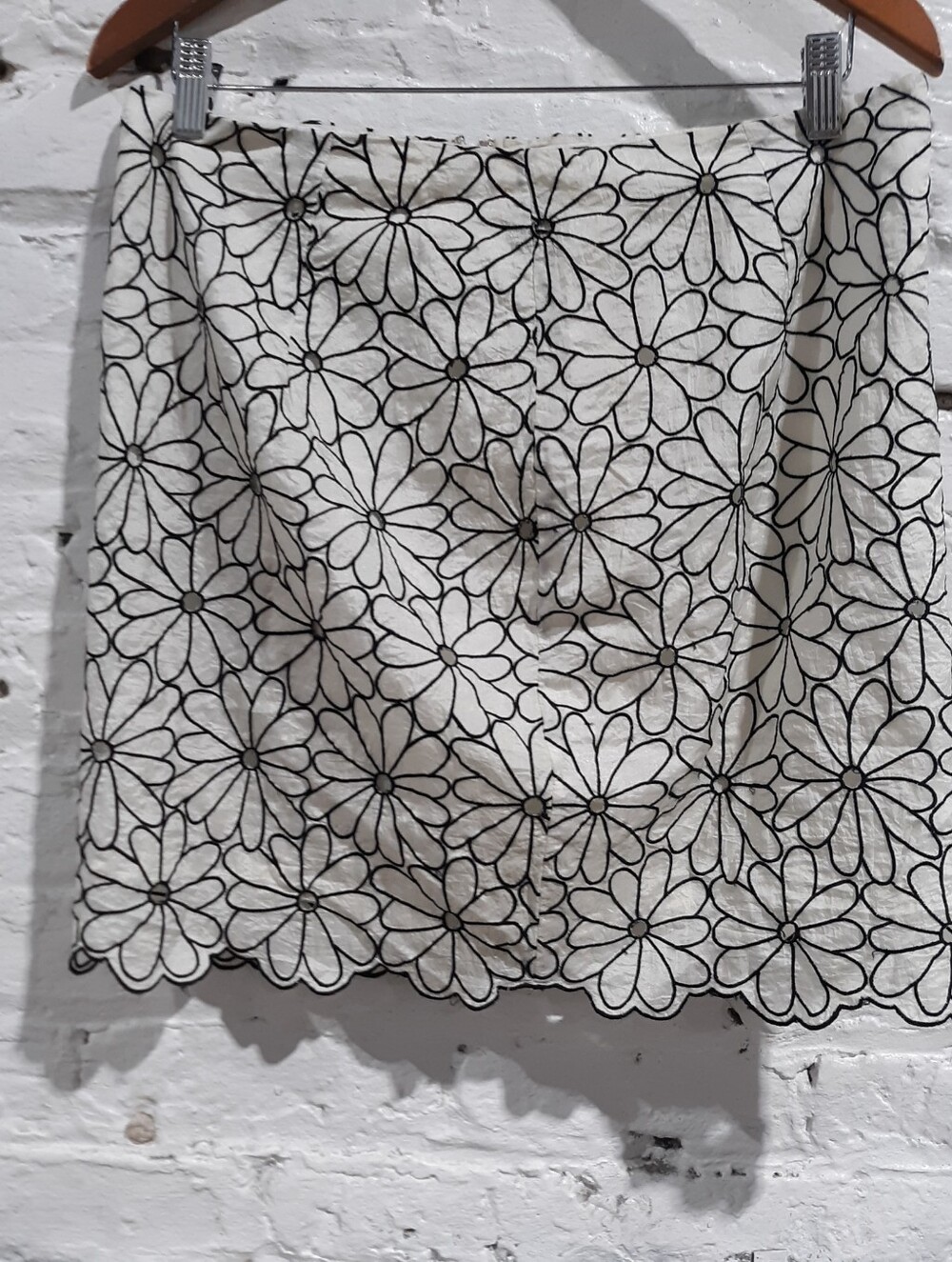 Vivienne Tam Vintage White Embroidered Black Daisy Floral Eyelet Skirt Size 3